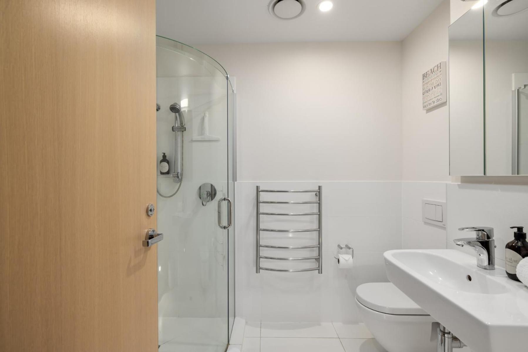 Luxury Ocean & Harbour Views - Heated Pool, Main Beach & Gym Mount Maunganui Buitenkant foto