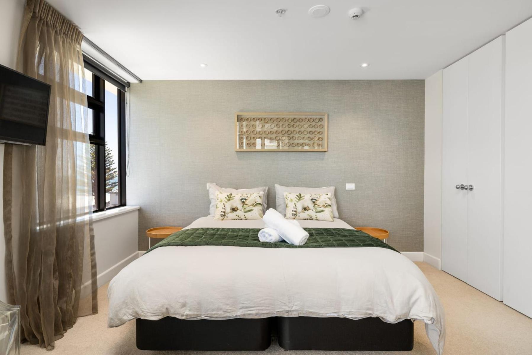 Luxury Ocean & Harbour Views - Heated Pool, Main Beach & Gym Mount Maunganui Buitenkant foto