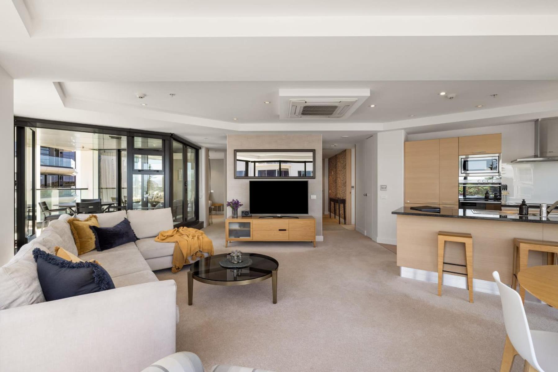 Luxury Ocean & Harbour Views - Heated Pool, Main Beach & Gym Mount Maunganui Buitenkant foto