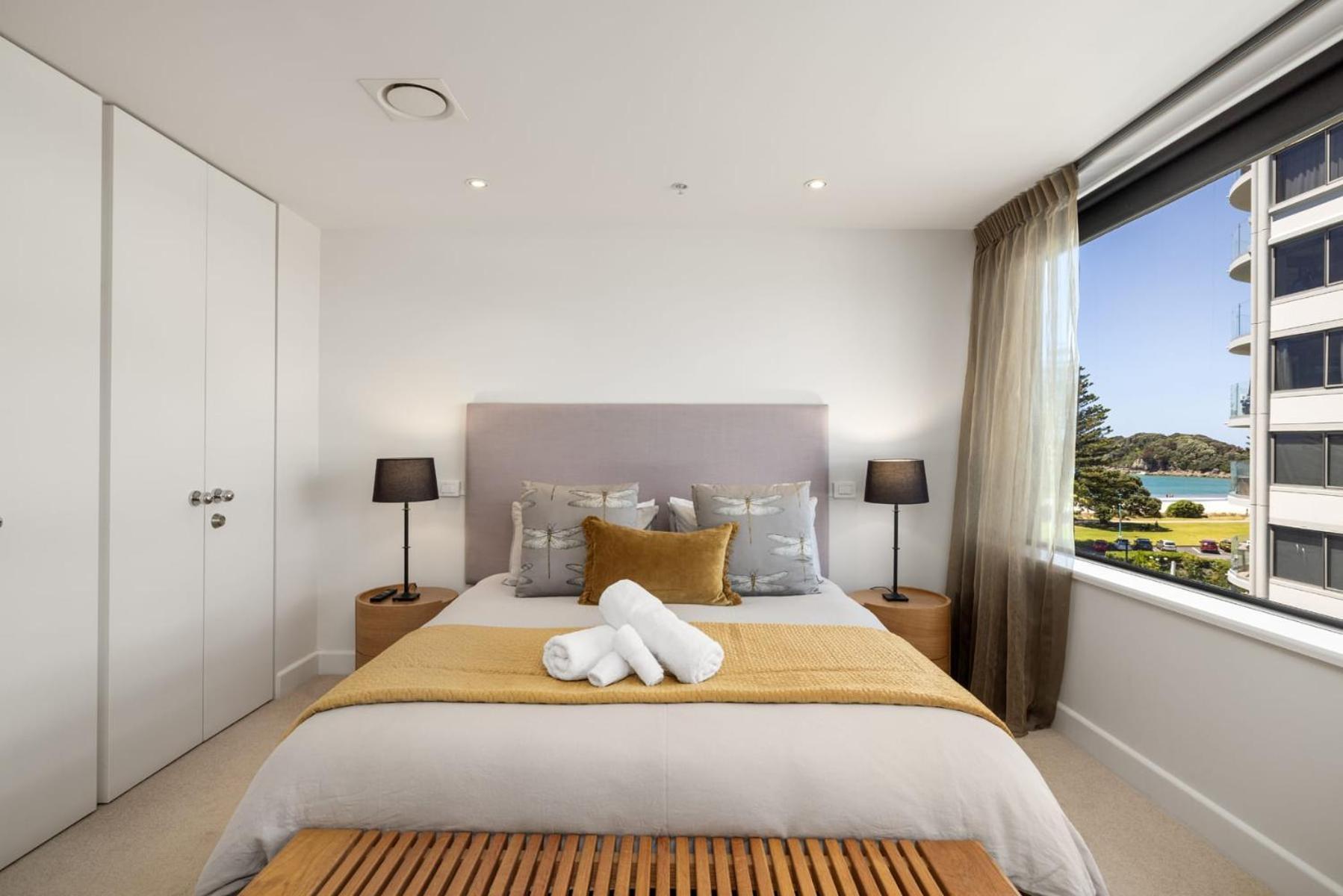 Luxury Ocean & Harbour Views - Heated Pool, Main Beach & Gym Appartement Mount Maunganui Buitenkant foto