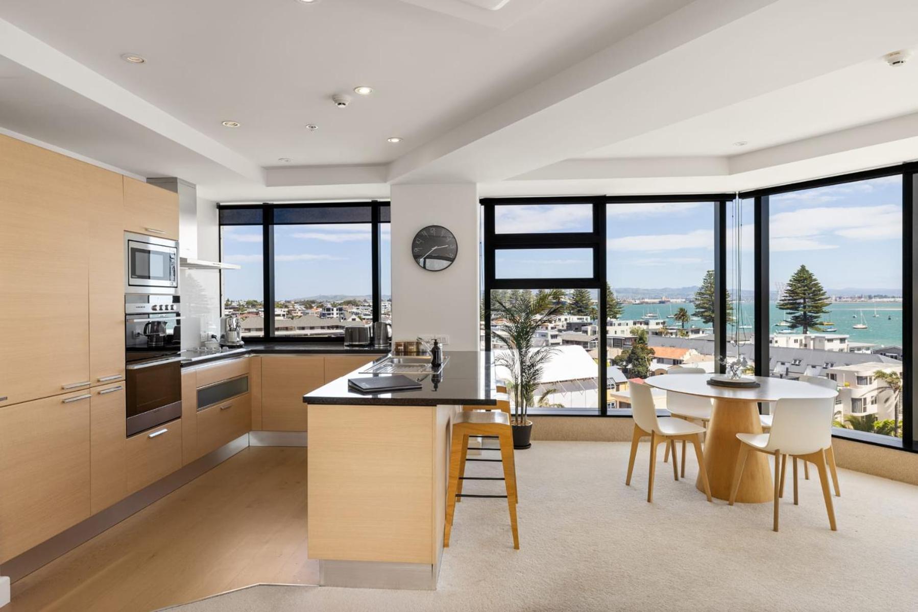 Luxury Ocean & Harbour Views - Heated Pool, Main Beach & Gym Mount Maunganui Buitenkant foto